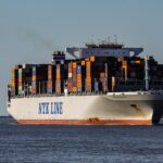 barco con lubricante linea marina